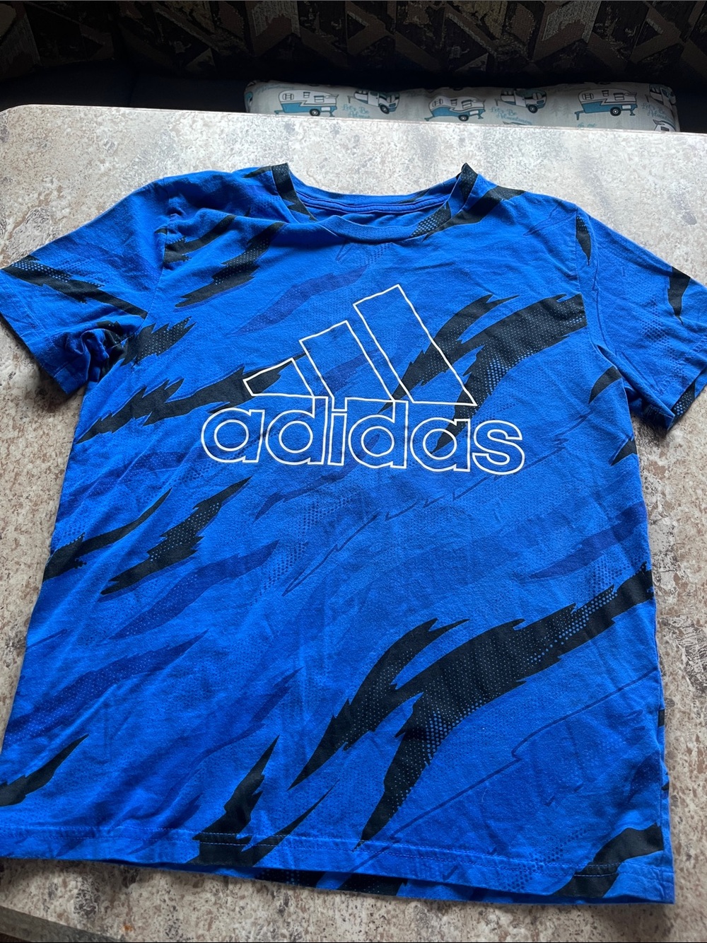 Adidas youth Sz med(10-12) t-shirt great condition